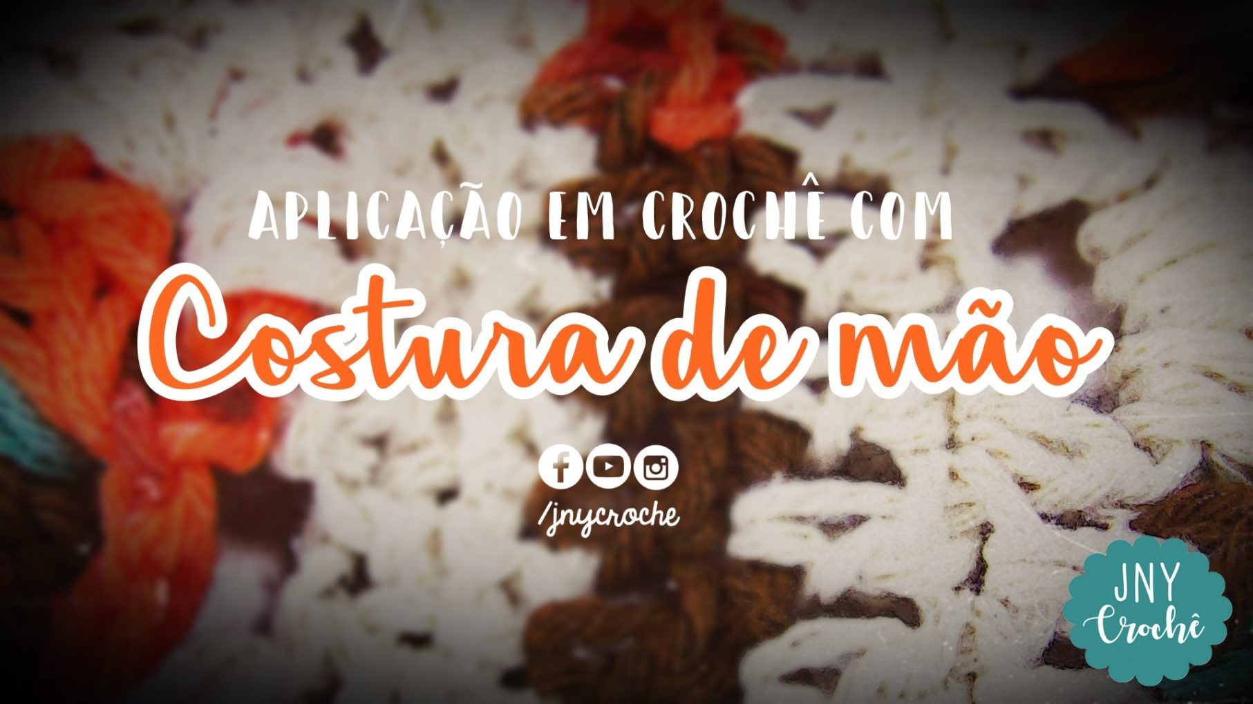 Aplicação em crochê com costura de mao