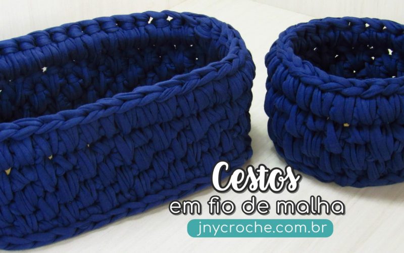 Cesto de crochê em fio de malha