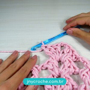 Fazendo crochê