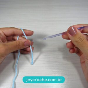 posição da linha e da agulha de crochê