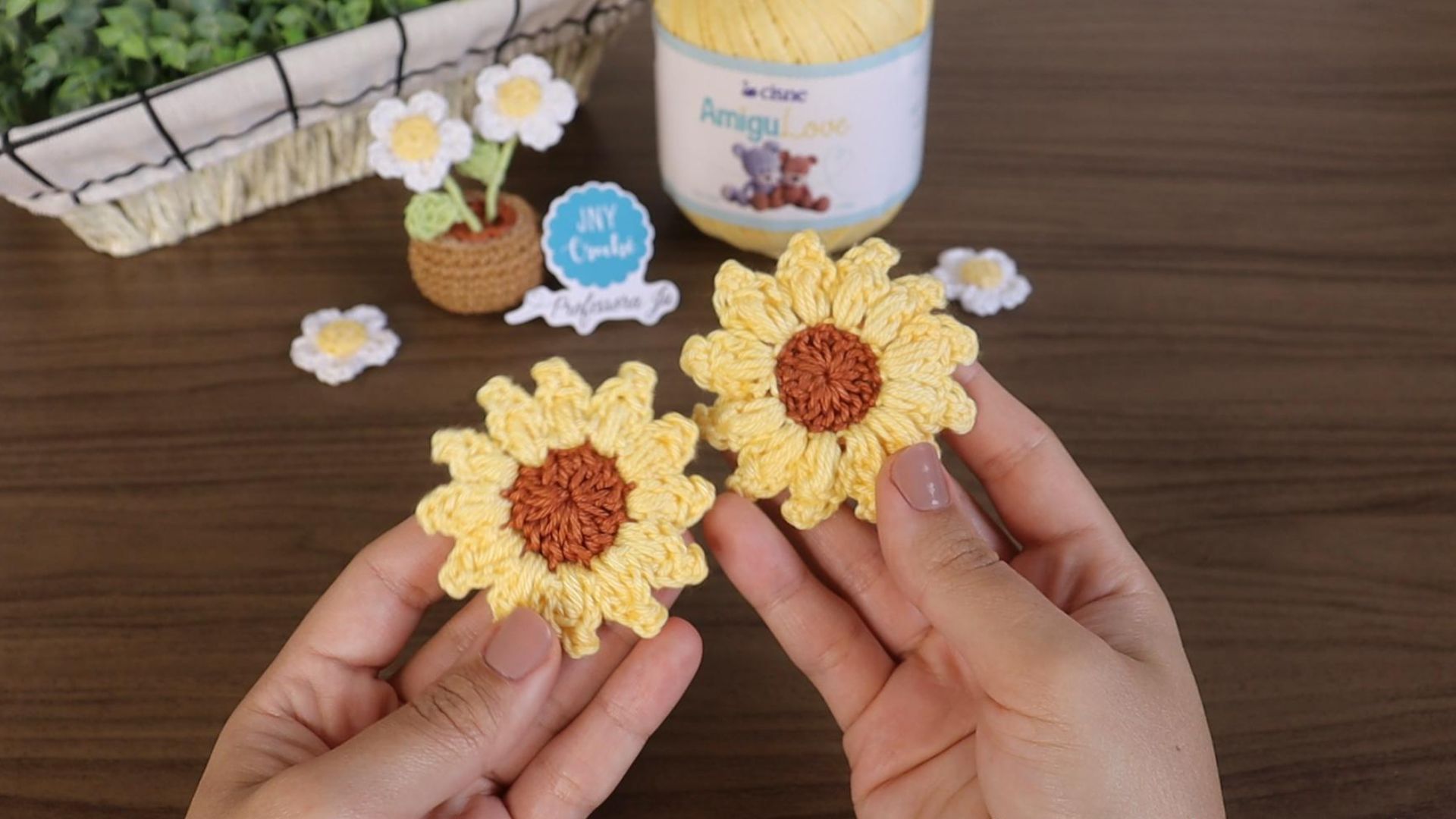flor de crochê, girassol em crochê, flor de crochê girassol, crochê girassol passo a passo, flor de crochê fácil, tutorial flor de crochê, crochê girassol fácil, como fazer flor de crochê, girassol de crochê, crochê iniciante, flor fácil de crochê, aula de crochê online, flor girassol passo a passo, crochê para iniciantes, crochê fácil, girassol, crochê, DIY, feito à mão, decoração, feito com amor, JNY Crochê, Ju Crochê,