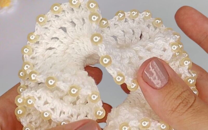 Web Story - Scrunchie de Crochê para cabelo ou para usar como pulseira com pérola
