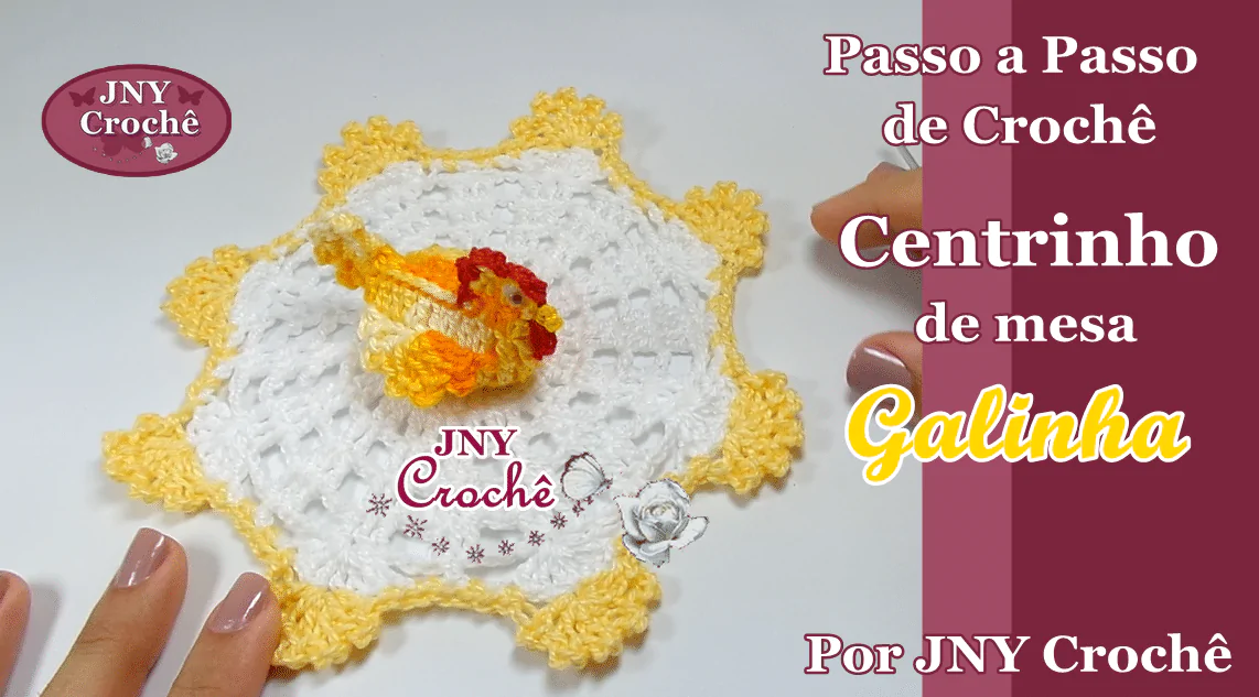 Centrinho de mesa com galinha de crochê