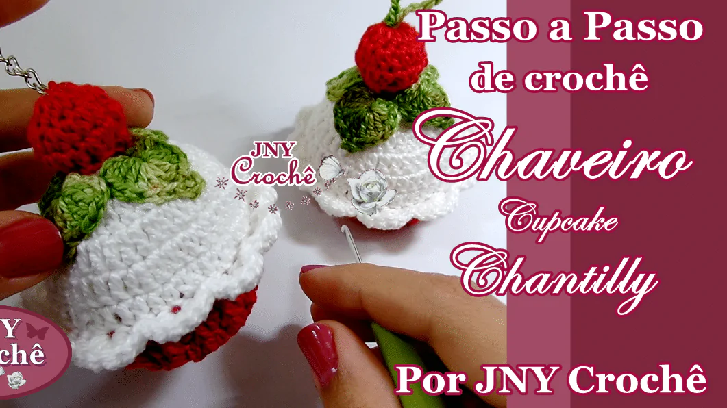 Chaveiro Cupcake Chantilly de crochê
