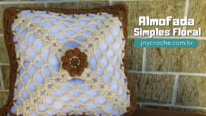 almofada de croche com flor simples e facil